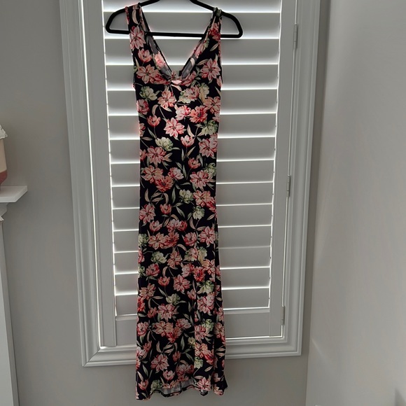 Dresses & Skirts - Long floral dress with open back detail
